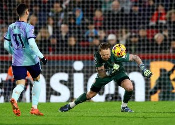 Arsenal beat Brentford to close gap on Liverpool
