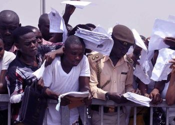 More Nigerians resort to borrowing to survive amidst economic hardship